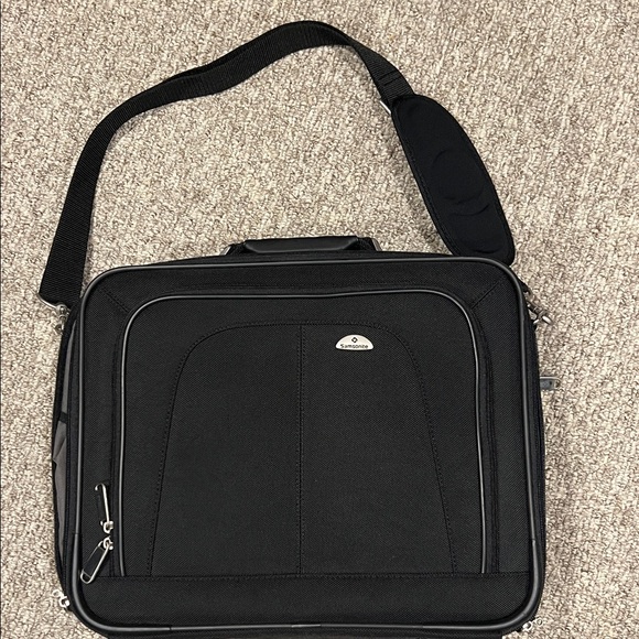 Samsonite Other - Samsonite Black Laptop Shoulder Messenger Bag